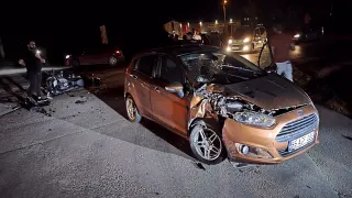 Otomobil ile çarpışan motosiklet sürücüsü ağır yaralandı