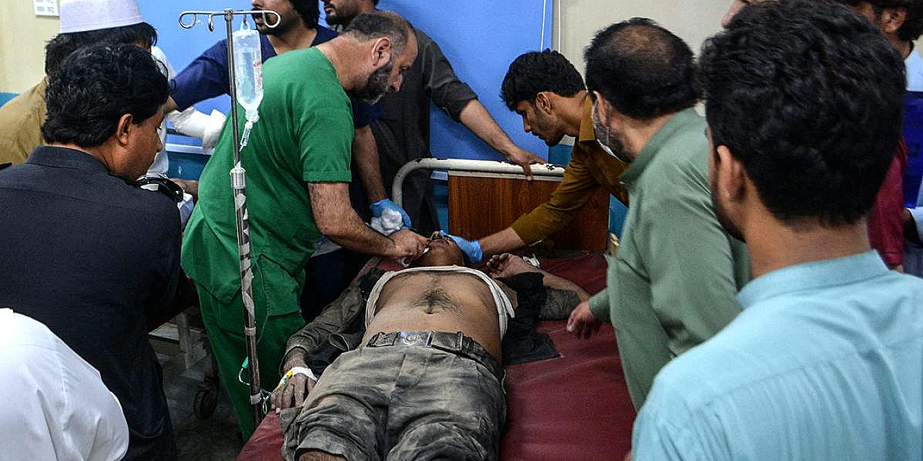 Pakistan'da Polis Kontrol Noktasına Saldırı: En Az 14 Polis Hayatını Kaybetti