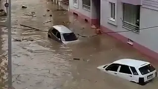 Samsun'da Sağanak Sele Dönüştü: Ev ve İş Yerleri Sular Altında Kaldı