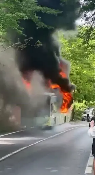Sarıyer'de İETT Otobüsü Motor Kısmından Alev Aldı