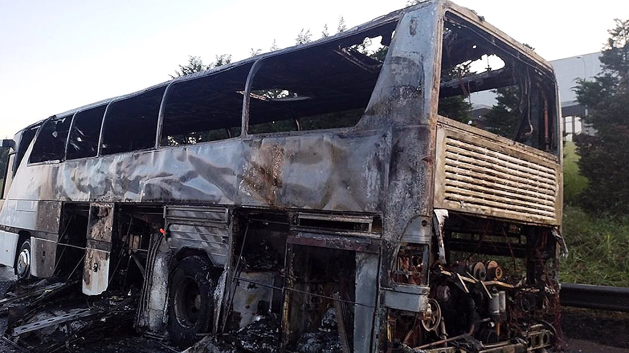 Tur Otobüsü Alevlere Teslim Oldu: 45 Kişi Kurtarıldı