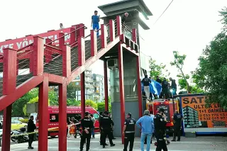 Üstgeçit Asansöründe Sıkışan Genç Hayatını Kaybetti