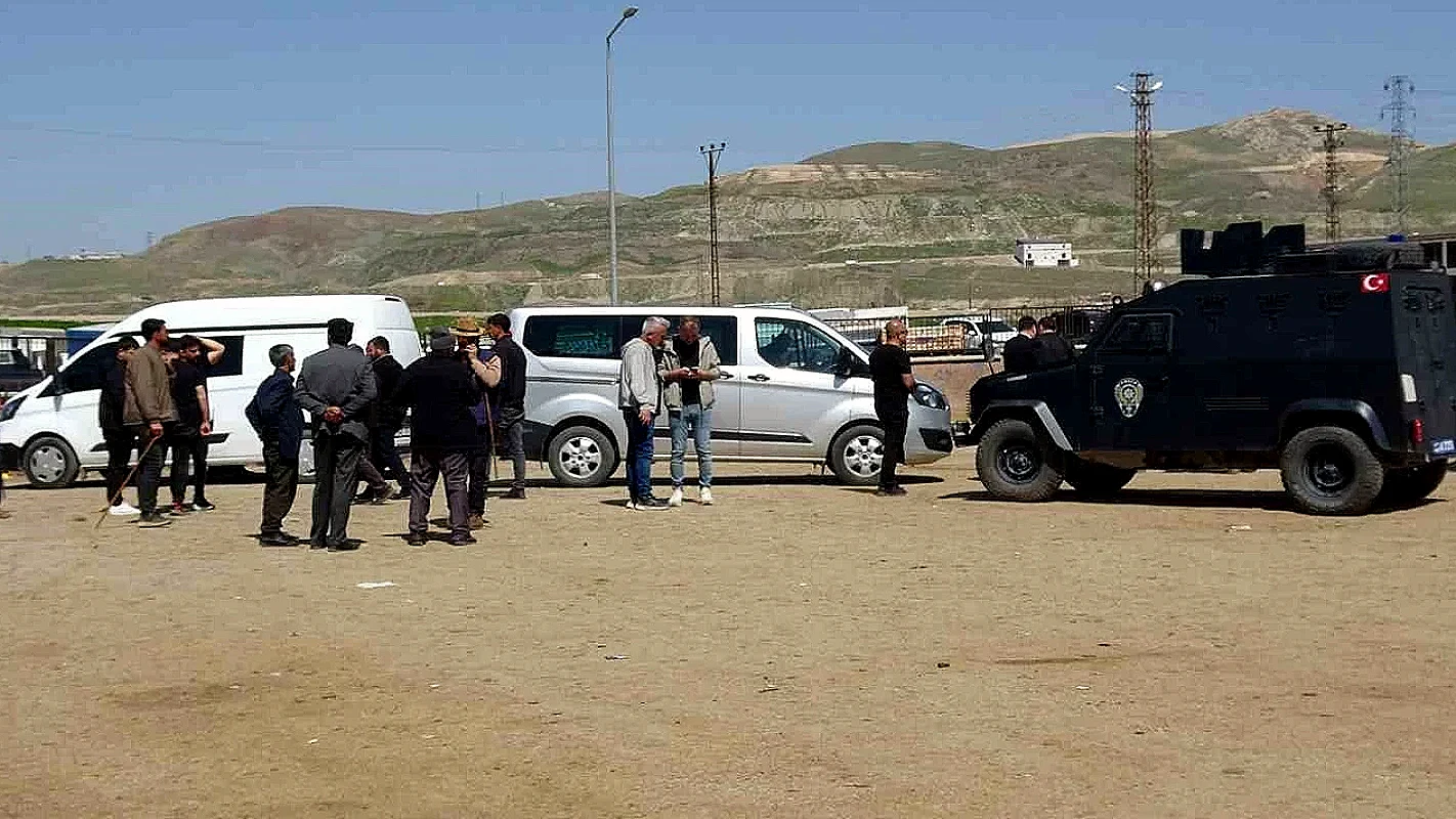 Van İpekyolu'nda Kurban Pazarı'nda Silahlı Kavga: 1 Ölü, 13 Yaralı