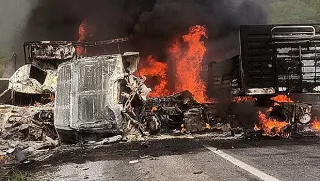 Van-Tatvan kara yolunda feci kaza: 2 sürücü hayatını kaybetti