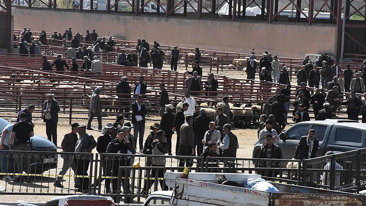 Van'da Hayvan Pazarı'nda Çıkan Kavgada 1 Kişi Hayatını Kaybetti, 13 Kişi Yaralandı