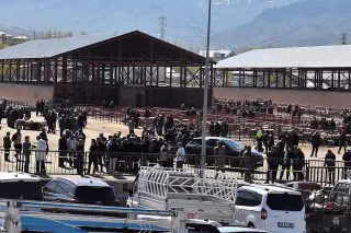 Van'da Hayvan Pazarında Çıkan Silahlı Kavgada 1 Kişi Hayatını Kaybetti, 13 Kişi Yaralandı